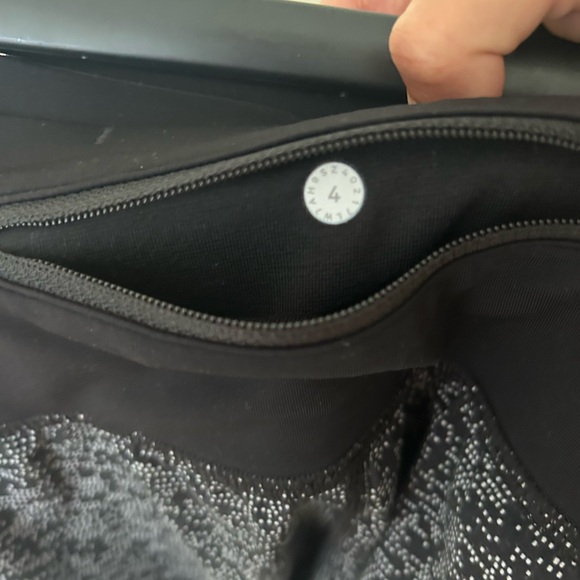 LULULEMON Pace Perfect Shorts | Size 4 - Picture 5 of 5